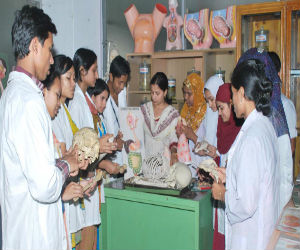 Medical Assistant Students at Lab