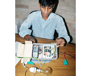 Amirul Islam with his device